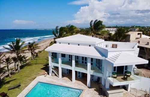 Hatillo Villa | Tesoro del Mar Impresionante villa frente a la playa