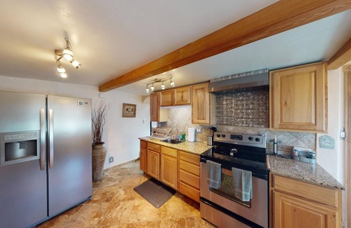 Tesuque Casa | Cozy Tesuque Casita - Walk to Tesuque Village Market & El Nido! Wifi Included!