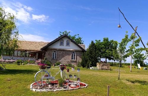 Novi Sad Casa | Tetrebov salas in the peaceful fields