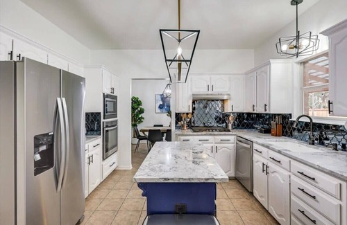 Rowlett Casa | Texan 5/3 Oasis - Hot tub, Pool, Cinema Room