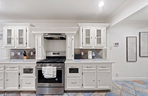 Texas City Casa | Texas City Palace: 6 beds, Pool-sleeps 12+