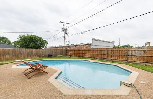 Hurst Casa | Texas Escape with pool & office