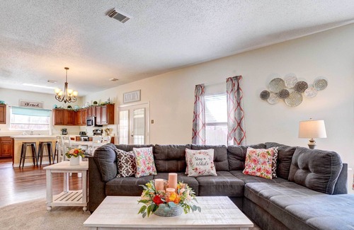 Universal City Casa | Texas Getaway ~ 17 Mi to Dtwn San Antonio!