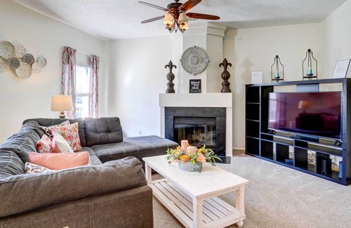 Universal City Casa | Texas Getaway ~ 17 Mi to Dtwn San Antonio!