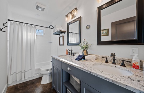 Hye Cama Y Desayuno | Texas Hill Country Escape in Hye, TX