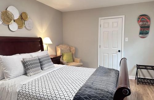 Richmond Casa | TG Craft Cottage fully fenced yard w private parking
