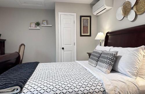 Richmond Casa | TG Craft Cottage fully fenced yard w private parking