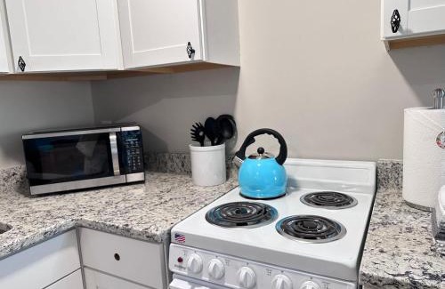 Richmond Casa | TG Craft Cottage fully fenced yard w private parking