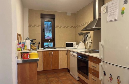 San Martín de Valdeiglesias Chalet De Esquí | La Casa de Ladrillos. Ideal para familias con jardin y piscina.