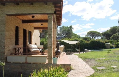 San Martín de Valdeiglesias Chalet De Esquí | La Casa de Ladrillos. Ideal para familias con jardin y piscina.