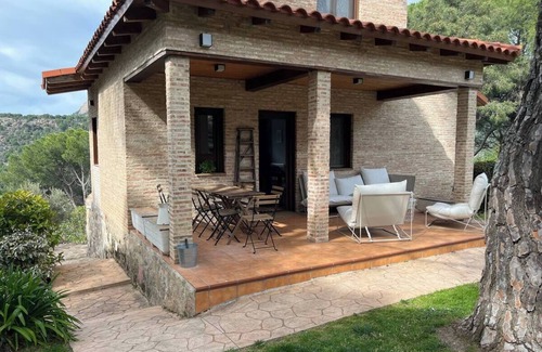 San Martín de Valdeiglesias Chalet De Esquí | La Casa de Ladrillos. Ideal para familias con jardin y piscina.
