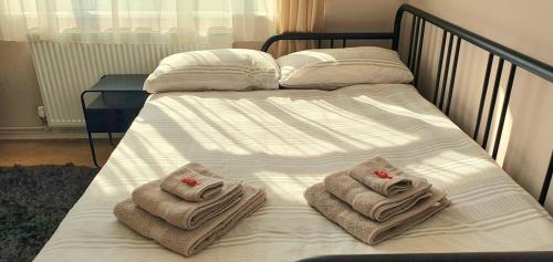Staines Casa | Thames Accommodation