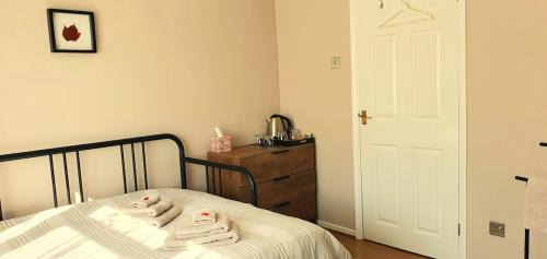 Staines Casa | Thames Accommodation