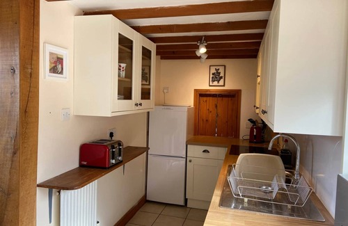 Cirencester Casa | Thames Cottage, Old Mill Farm, Cotswold Water Park