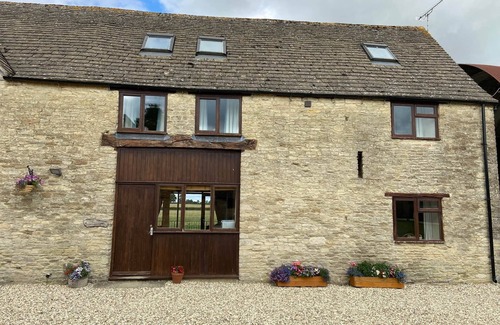 Cirencester Casa | Thames Cottage, Old Mill Farm, Cotswold Water Park