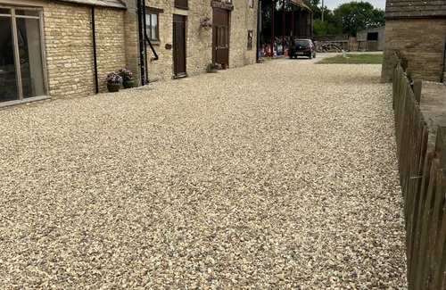 Cirencester Casa | Thames Cottage, Old Mill Farm, Cotswold Water Park