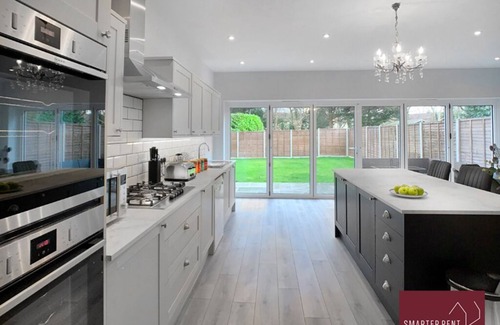Thames Ditton Apartamento | Thames Ditton, 4 Bedroom Detached House