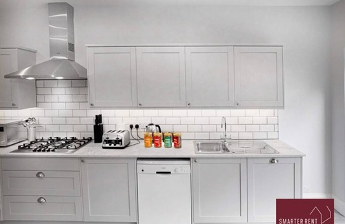 Thames Ditton Apartamento | Thames Ditton, 4 Bedroom Detached House