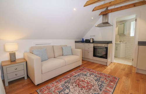 Windsor Cabaña | THAMES RETREAT, pet friendly, with a garden in Wraysbury