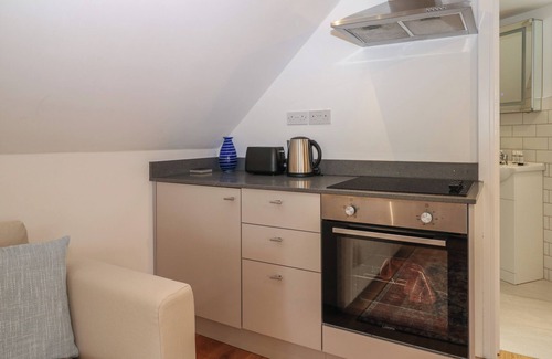 Windsor Cabaña | THAMES RETREAT, pet friendly, with a garden in Wraysbury