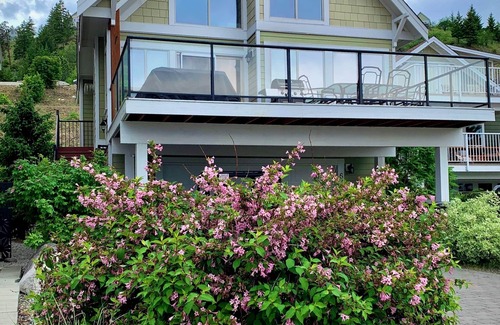 Central Okanagan Cabaña | Decoración elegante Gran terraza con vista al lago! Gran casa de vacaciones familiares