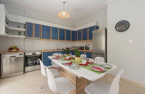 Anatolikos Sinikismos Apartamento | El elegante piso de Thano, a solo 150 m de la playa.
