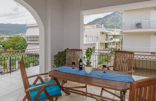 Anatolikos Sinikismos Apartamento | El elegante piso de Thano, a solo 150 m de la playa.