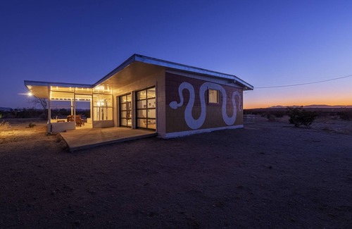 Twentynine Palms Casa | That Desert House - Hot Tub, Privacy & Desert Views! 3 Bedroom Home by RedAwning
