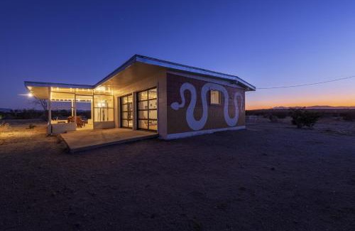 Twentynine Palms Casa | That Desert House - Hot Tub, Privacy & Desert Views! home