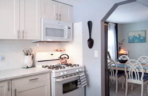 Lexington Casa | That ONE Purple House - Lake Access