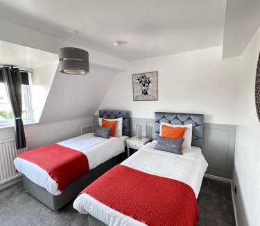 Sandbach Casa | That's Amore House 3 bedroom house with parking walking distance to Sandbach town