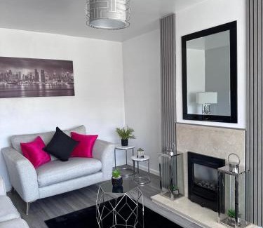 Sandbach Casa | That's Amore House 3 bedroom house with parking walking distance to Sandbach town