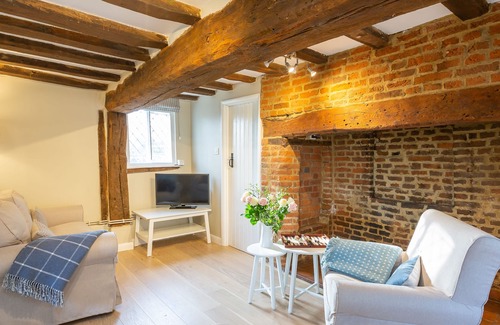 Finchingfield Casa | Thatched 2 bed self-catering with river valley view