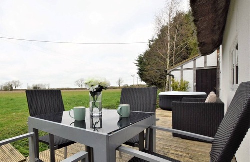 Bedford Cabaña | Thatched Cottage