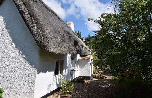 Bedford Cabaña | Thatched Cottage