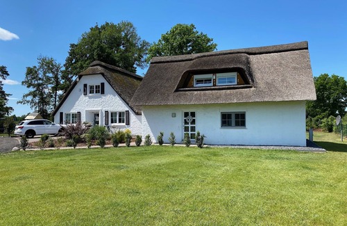 Worpswede Casa | Thatched cottage with sauna (incl.), terrace, garden in Worpswede