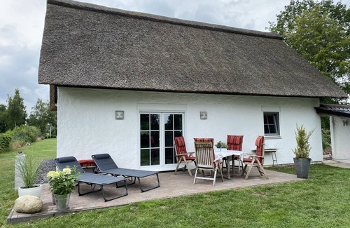 Worpswede Casa | Thatched cottage with sauna (incl.), terrace, garden in Worpswede