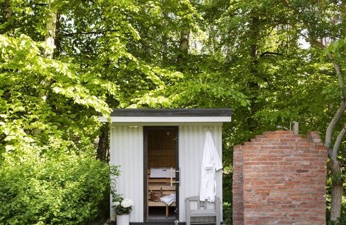 Manhagen Apartamento | Casa de techo de paja con proximidad al mar Báltico, sauna al aire libre, parque infantil y gran jardín