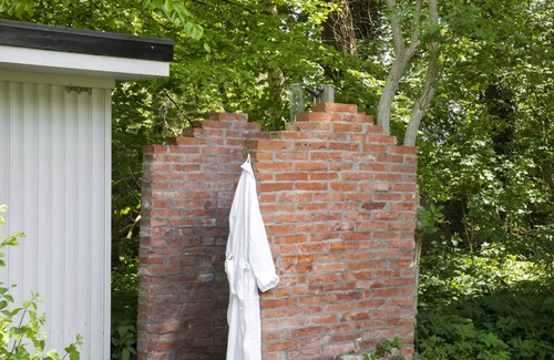 Manhagen Apartamento | Casa de techo de paja con proximidad al mar Báltico, sauna al aire libre, parque infantil y gran jardín