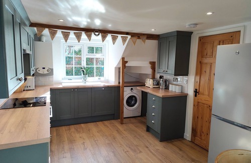 Stratton Cabaña | THATCHINGS, pet friendly, with open fire in Stratton