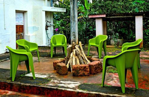 Mudigere Casa | Thavihakklu Homestay 4BH, Kitchen, Coffee Estate