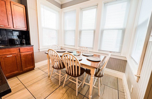 Niagara Falls Casa | THE 1023 With Private Yard & Parking, Near Falls & Casino by Niagara Hospitality