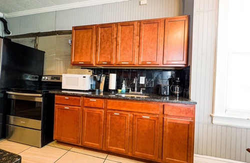 Niagara Falls Casa | THE 1023 With Private Yard & Parking, Near Falls & Casino by Niagara Hospitality
