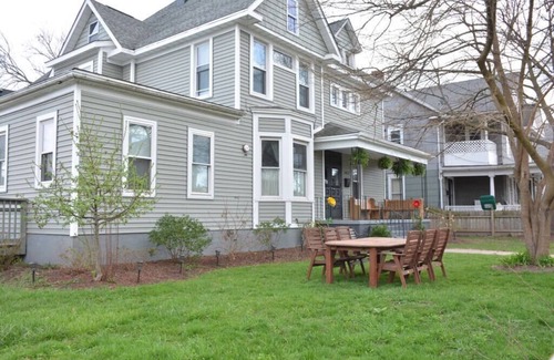 Niagara Falls Casa | THE 1023 With Private Yard & Parking, Near Falls & Casino by Niagara Hospitality