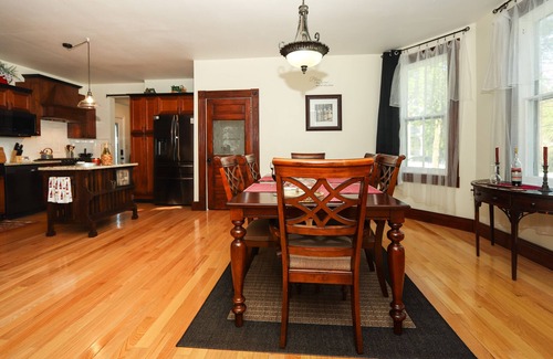 Lake Forest Estates Casa | The 1801 House: A beautiful historic home in the Ste Genevieve Historic District