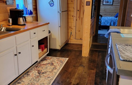 Hayward Casa | An1852 Log Cabin. Una hermosa casa con todas las comodidades modernas.