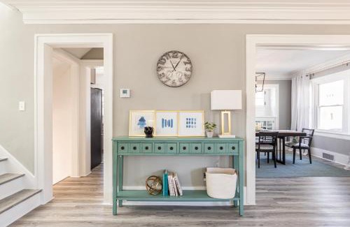 Highland Square Casa | The 1920’s Dutch Colonial - Highland Square