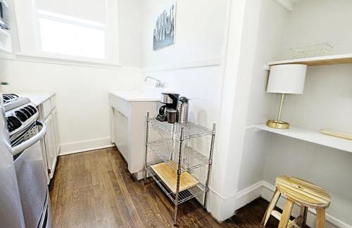 Lower Greenville Apartamento | The 1920s Mainstay Studio Flat on Lower Greenville