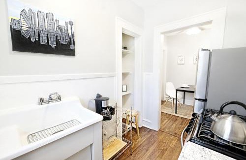 Lower Greenville Apartamento | The 1920s Mainstay Studio Flat on Lower Greenville