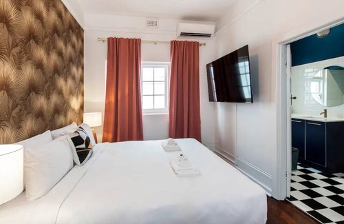 West Perth Apartamento | The 1920’s - 'The Golden Palm' Suite Apartment